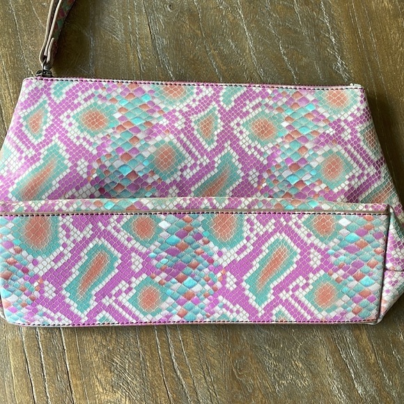 Anthropologie Merritt Snake-Printed Wristlet Pink - Picture 9 of 11